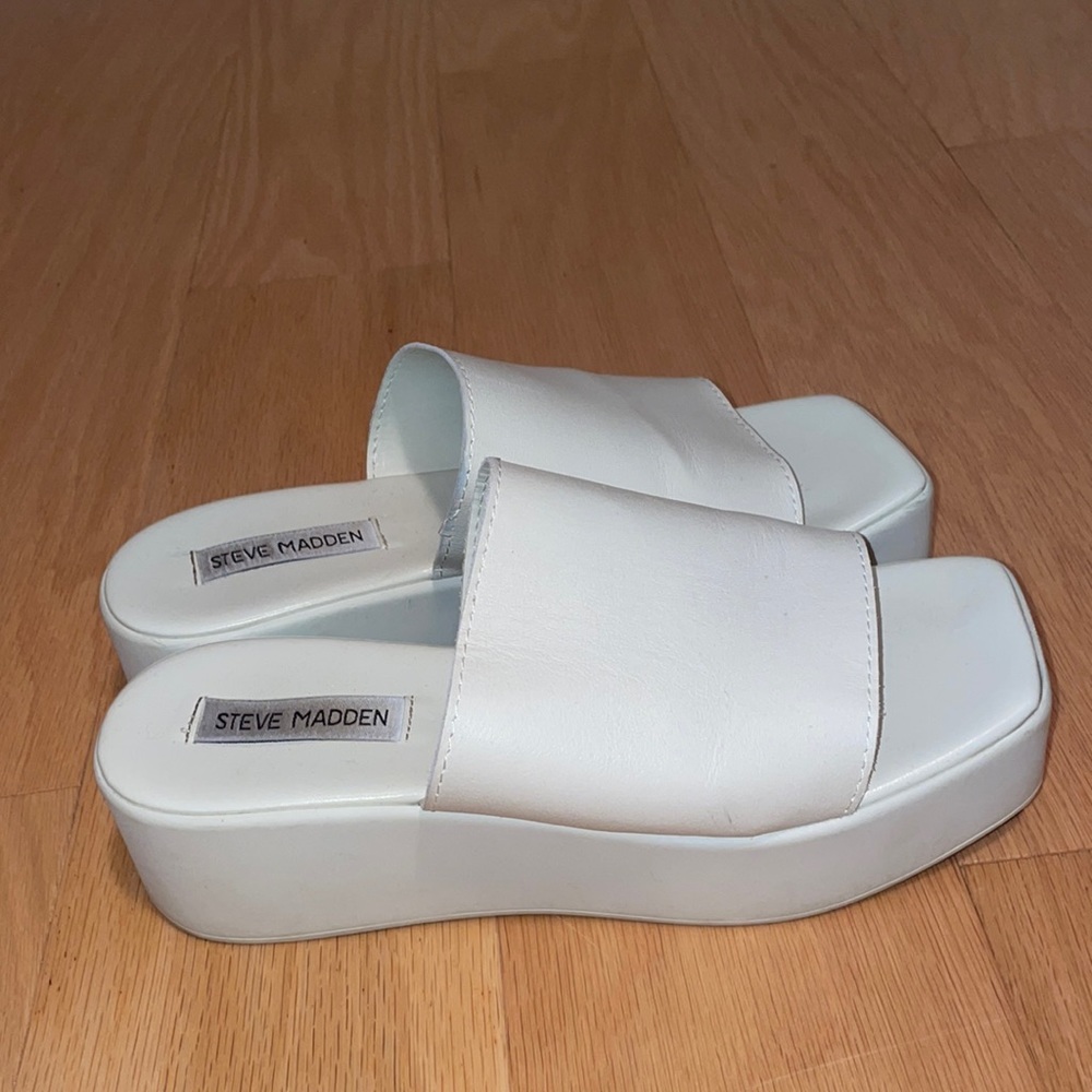Steve Madden white leather platform sandal